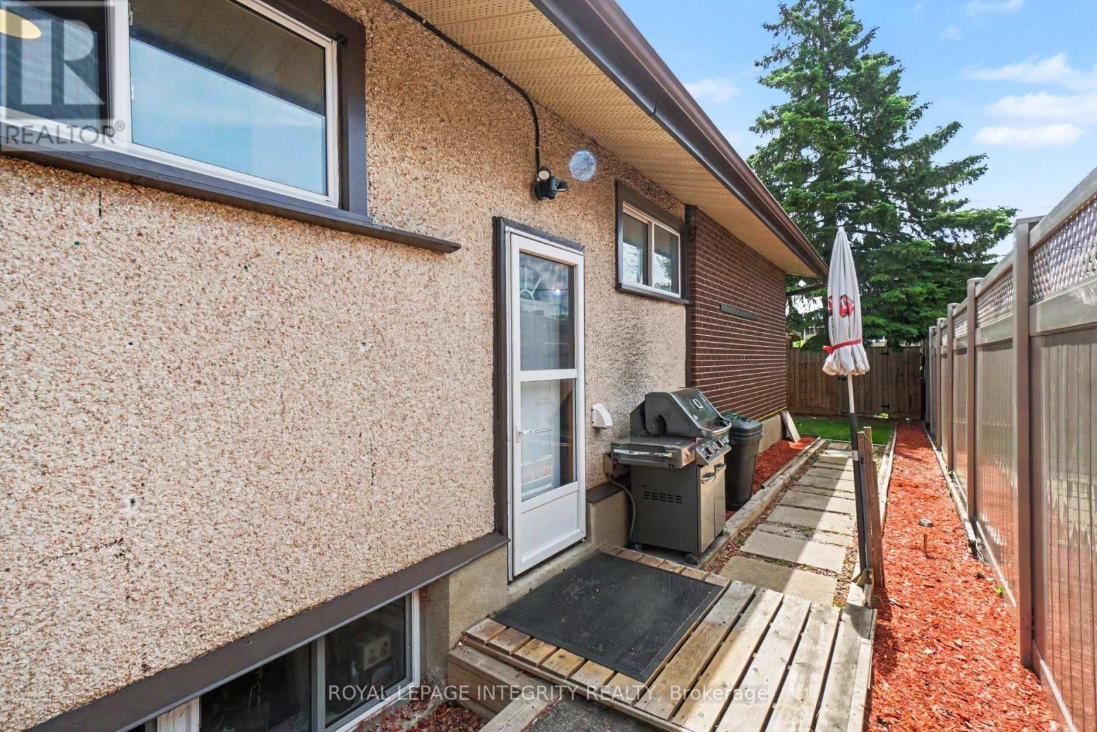 2450 Magnus Avenue, Ottawa, ON - Outdoor With Exterior