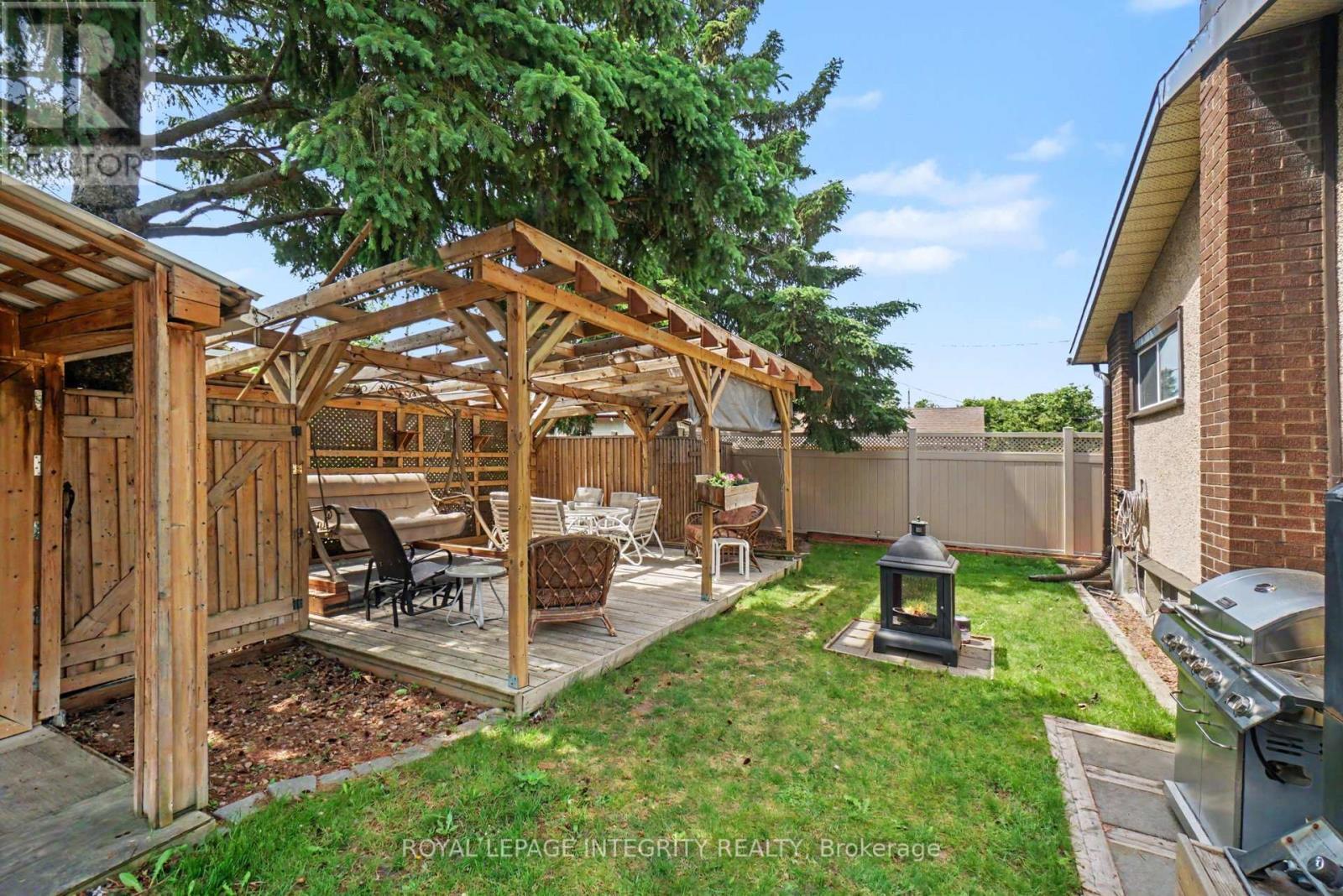 2450 Magnus Avenue, Ottawa, ON - Outdoor