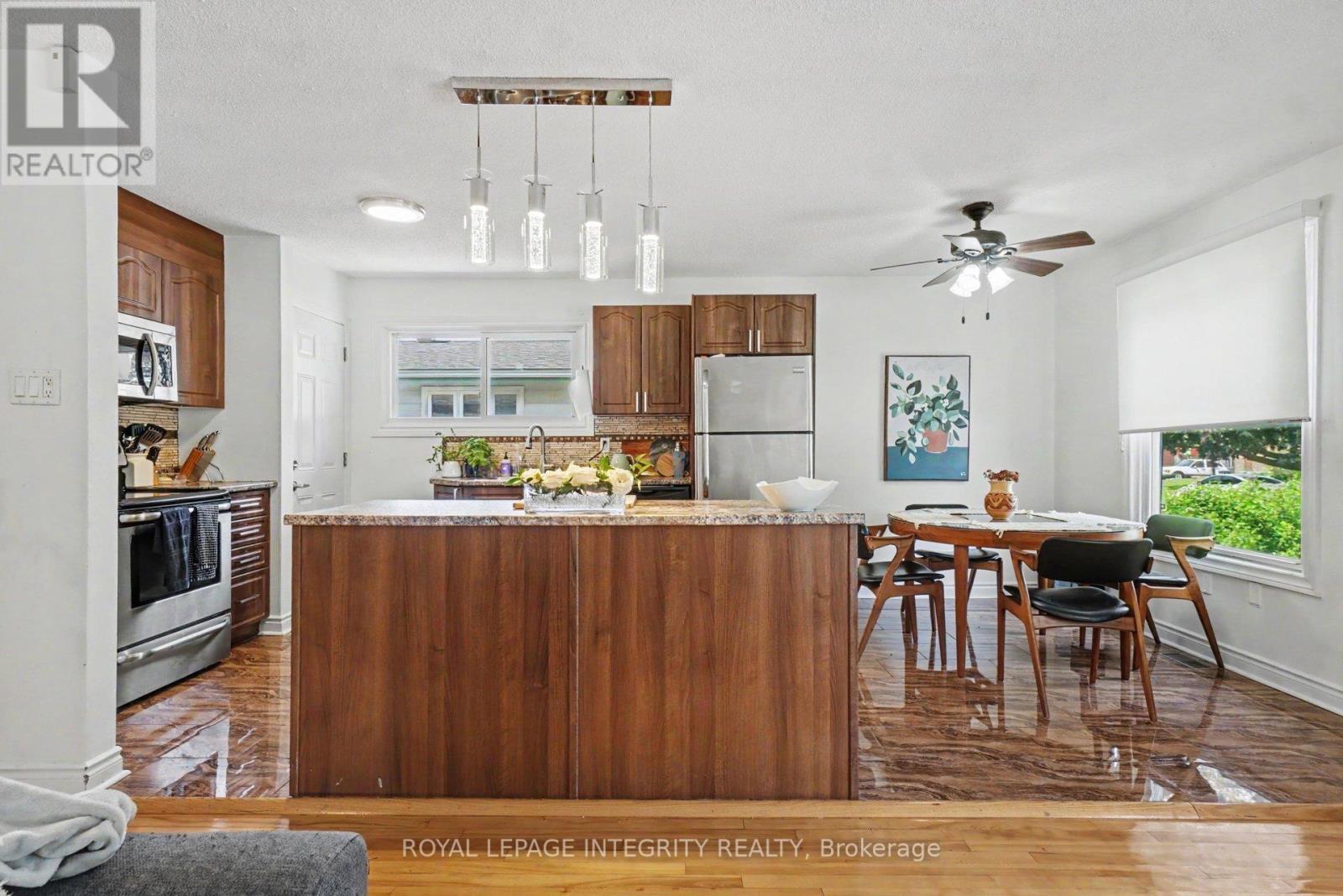 2450 Magnus Avenue, Ottawa, ON - Indoor Photo Showing Kitchen
