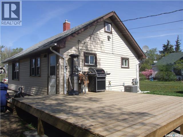 115 1St Street E, Leader, SK - Outdoor With Exterior