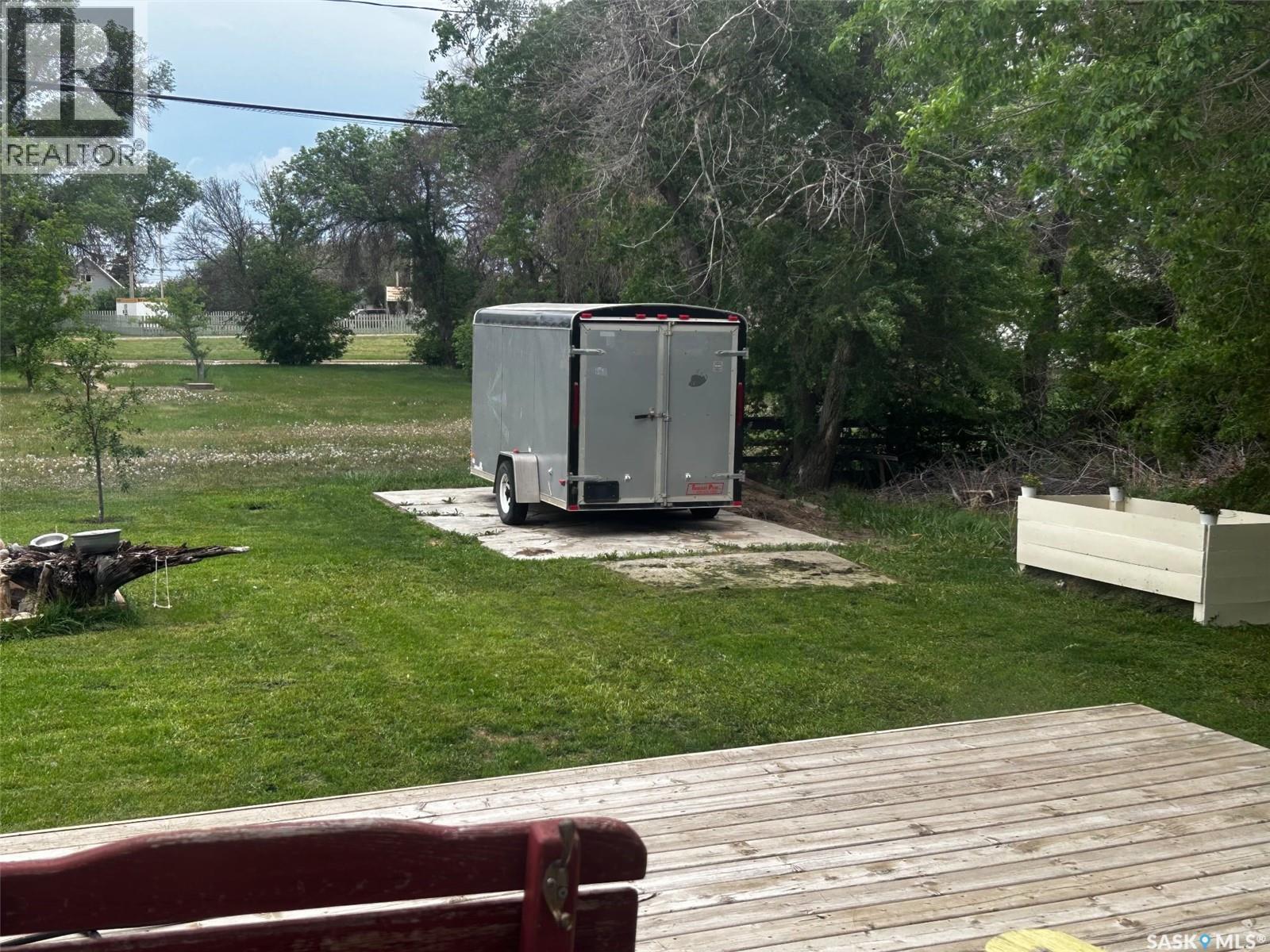 115 1St Street E, Leader, SK - Outdoor With Deck Patio Veranda
