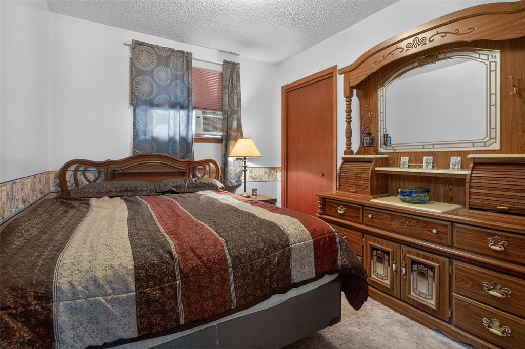 88 Walnut Avenue, Mitchell, MB - Indoor Photo Showing Bedroom