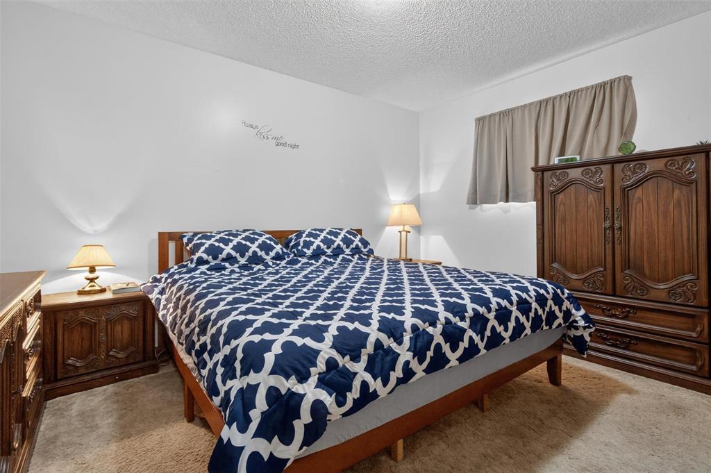88 Walnut Avenue, Mitchell, MB - Indoor Photo Showing Bedroom