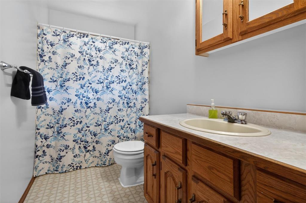 88 Walnut Avenue, Mitchell, MB - Indoor Photo Showing Bathroom