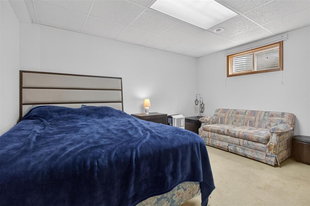 88 Walnut Avenue, Mitchell, MB - Indoor Photo Showing Bedroom