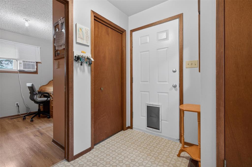 88 Walnut Avenue, Mitchell, MB - Indoor Photo Showing Other Room