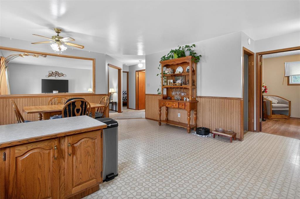 88 Walnut Avenue, Mitchell, MB - Indoor Photo Showing Other Room