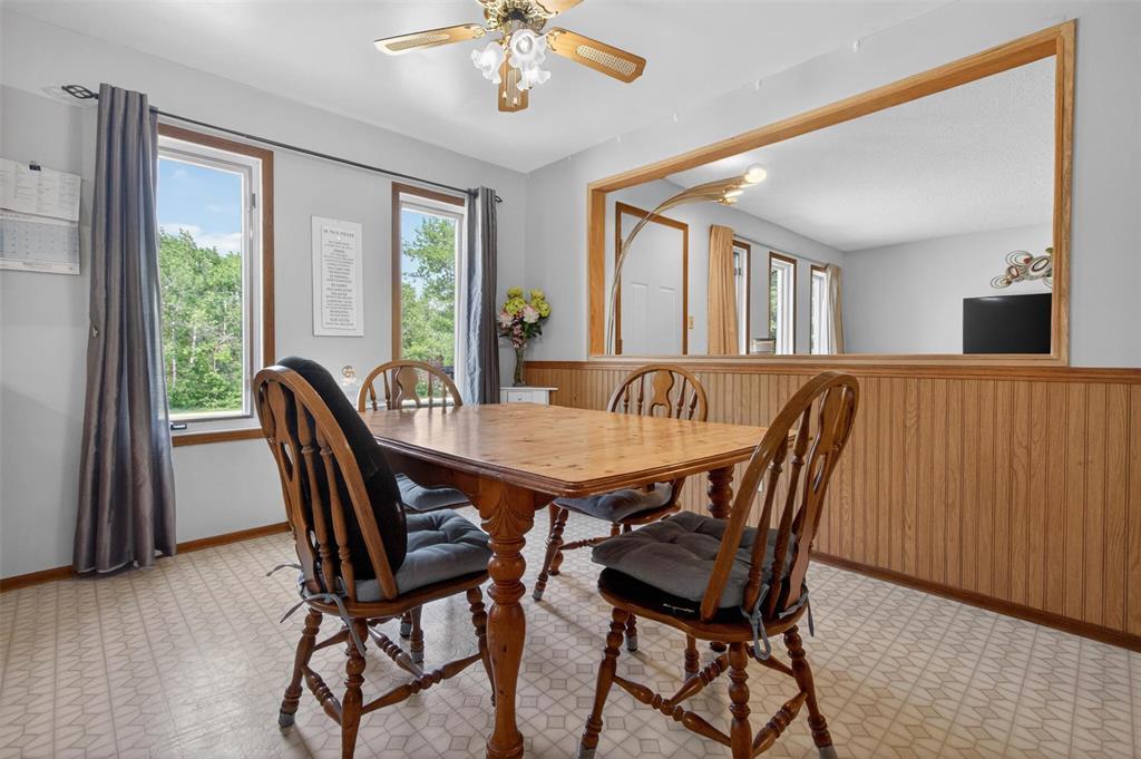 88 Walnut Avenue, Mitchell, MB - Indoor Photo Showing Dining Room