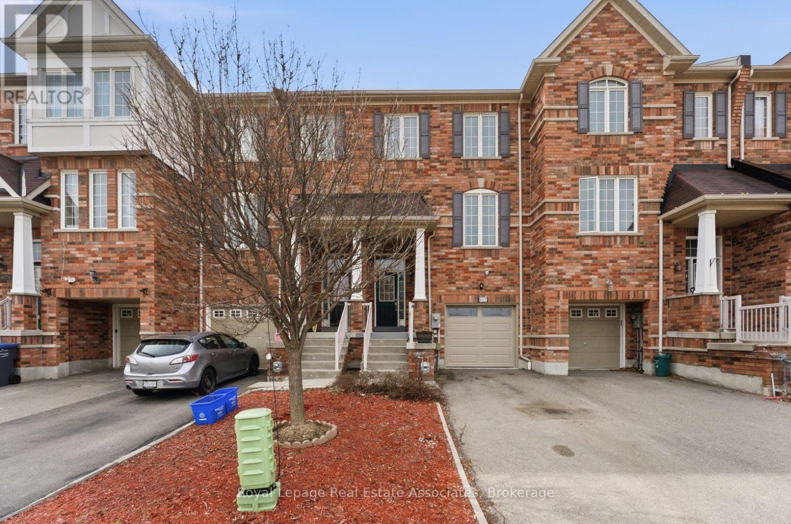 647 Courtney Valley Road, Mississauga, ON - Outdoor With Facade