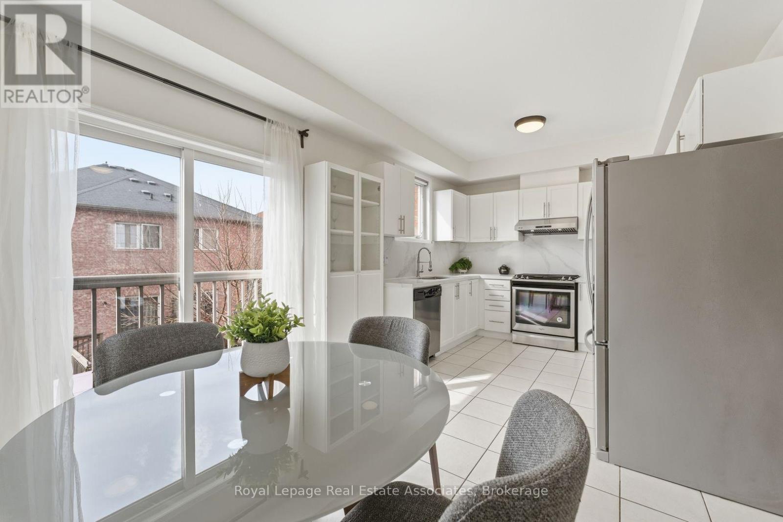 647 Courtney Valley Road, Mississauga, ON - Indoor Photo Showing Other Room
