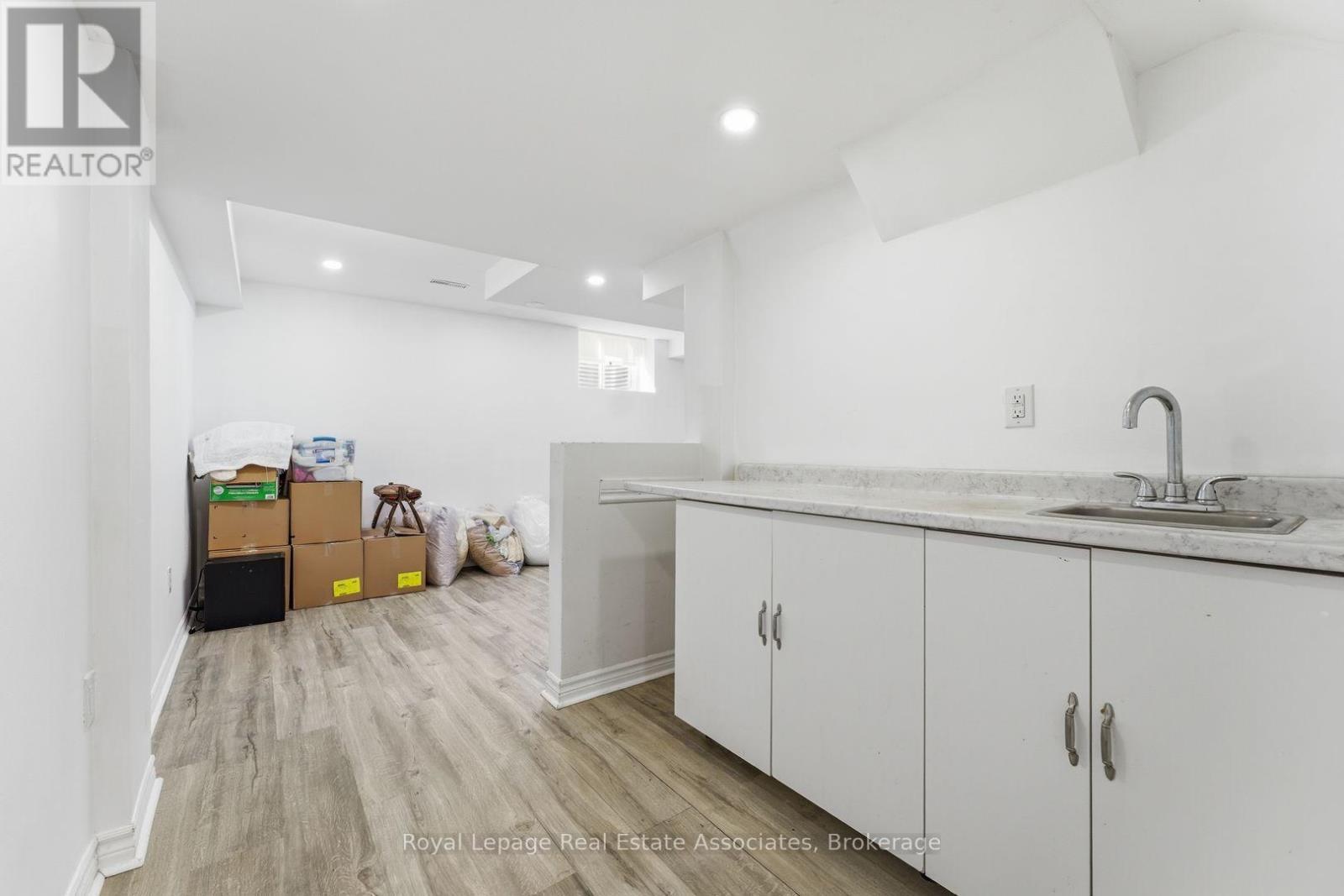 647 Courtney Valley Road, Mississauga, ON - Indoor