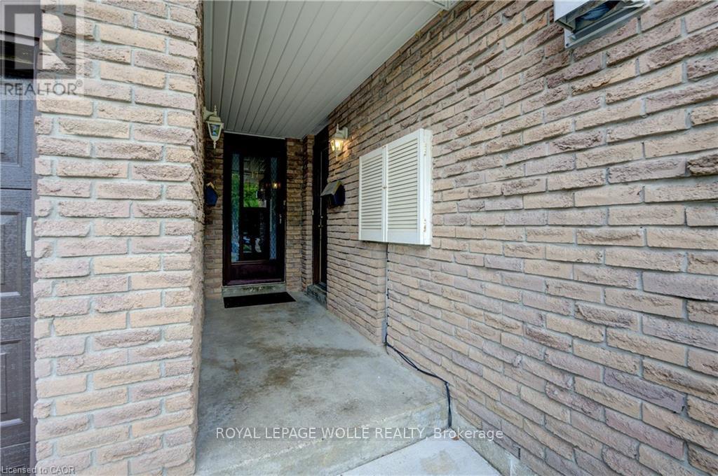 19 Hillbrook Crescent, Kitchener, ON - Outdoor