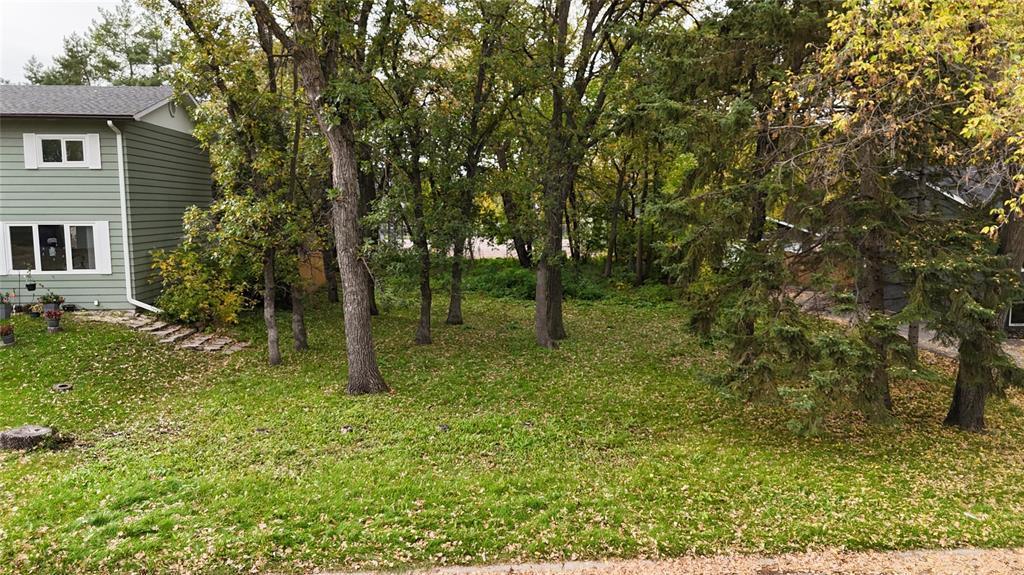 located on a quiet cul-du-sac - 0 14Th Street Nw, Portage La Prairie, MB
