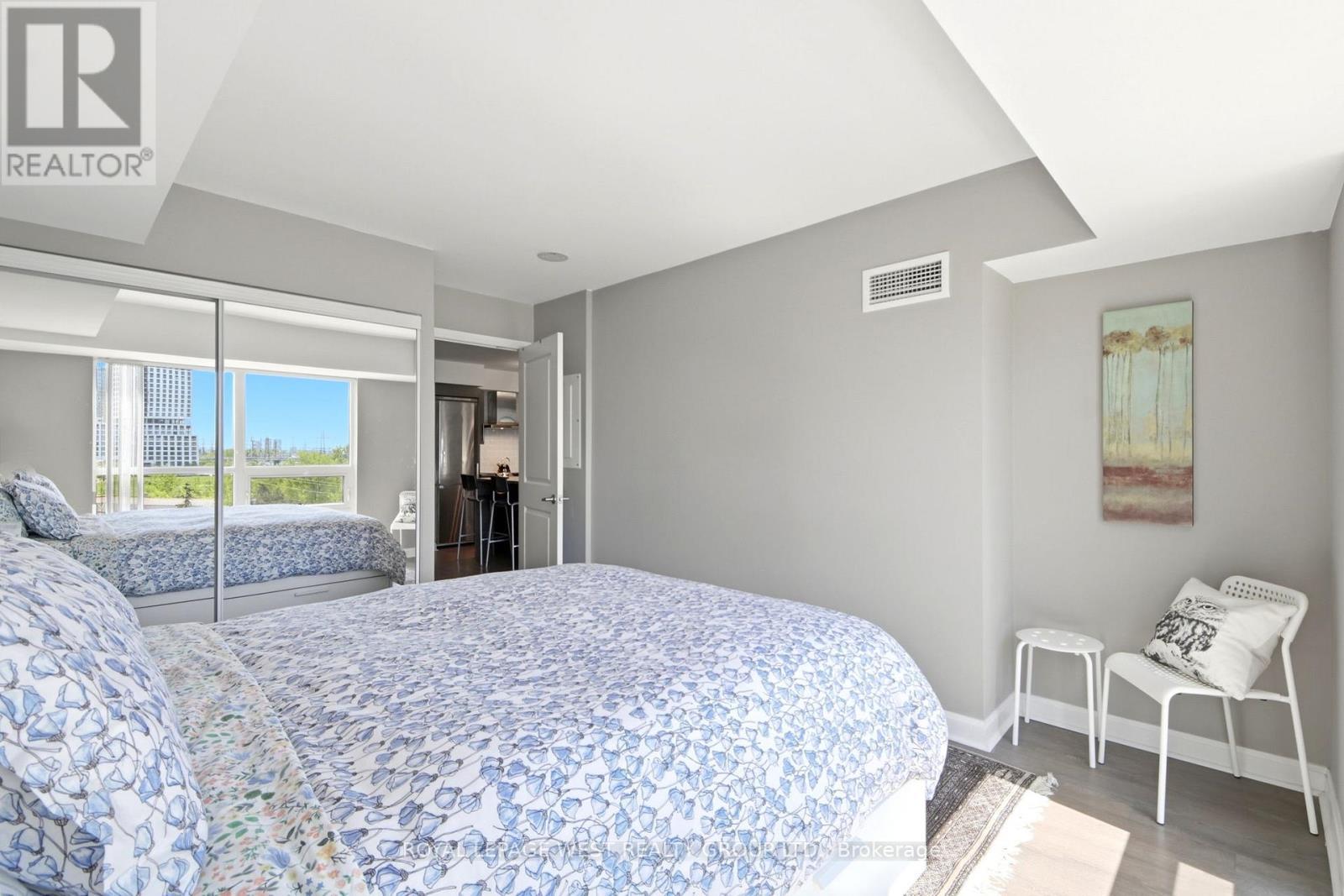 606 - 1 Michael Power Place, Toronto, ON - Indoor Photo Showing Bedroom