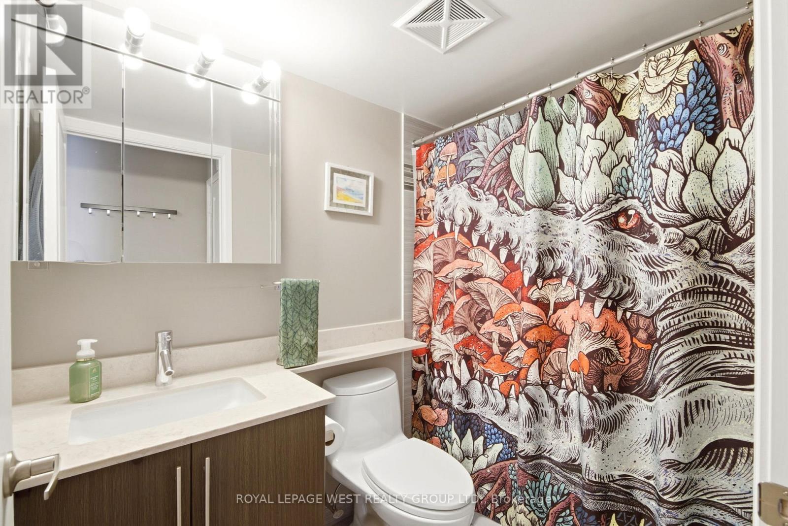 606 - 1 Michael Power Place, Toronto, ON - Indoor Photo Showing Bathroom