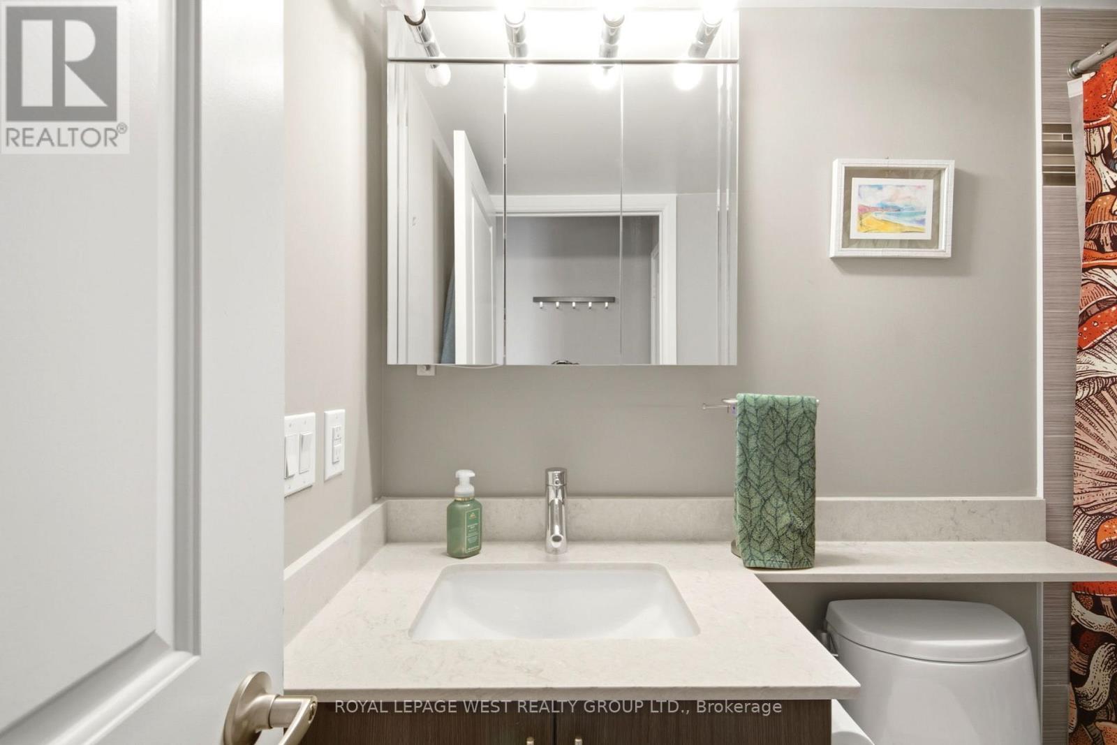606 - 1 Michael Power Place, Toronto, ON - Indoor Photo Showing Bathroom