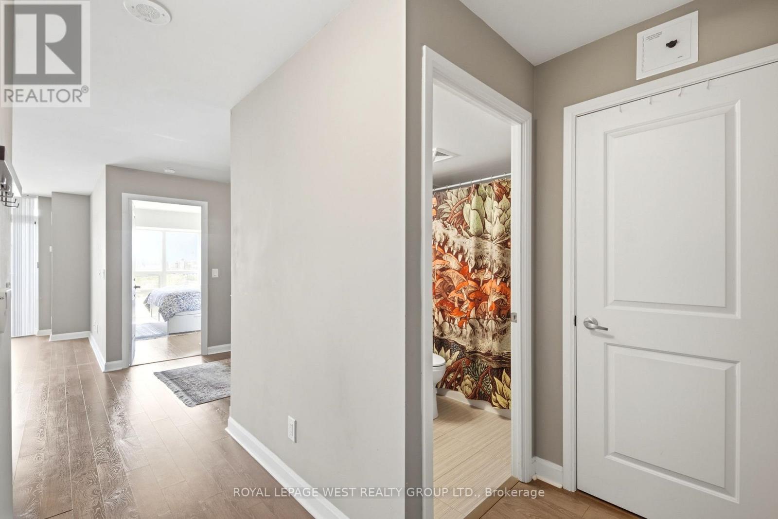 606 - 1 Michael Power Place, Toronto, ON - Indoor Photo Showing Other Room