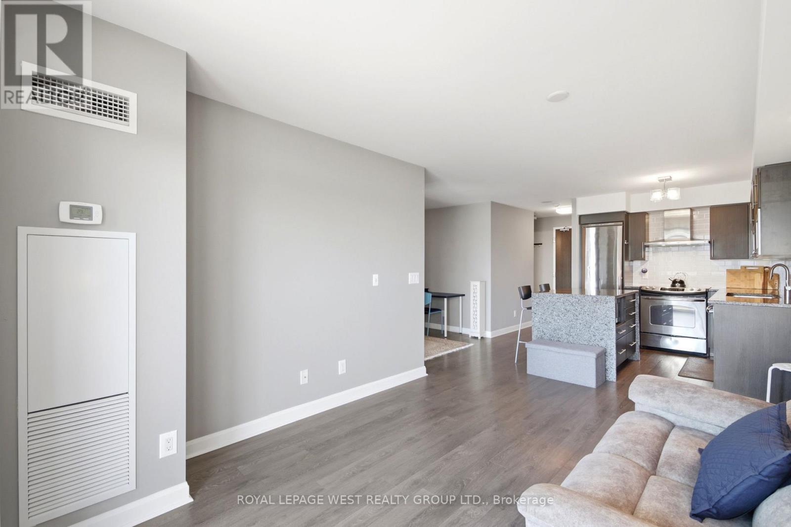 606 - 1 Michael Power Place, Toronto, ON - Indoor Photo Showing Living Room