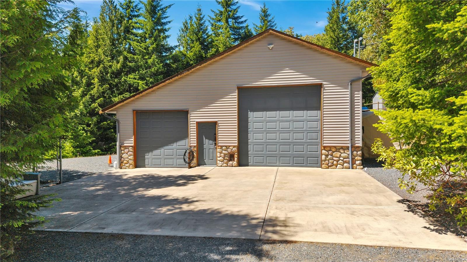 1680 Peligren Pl, Qualicum Beach, BC