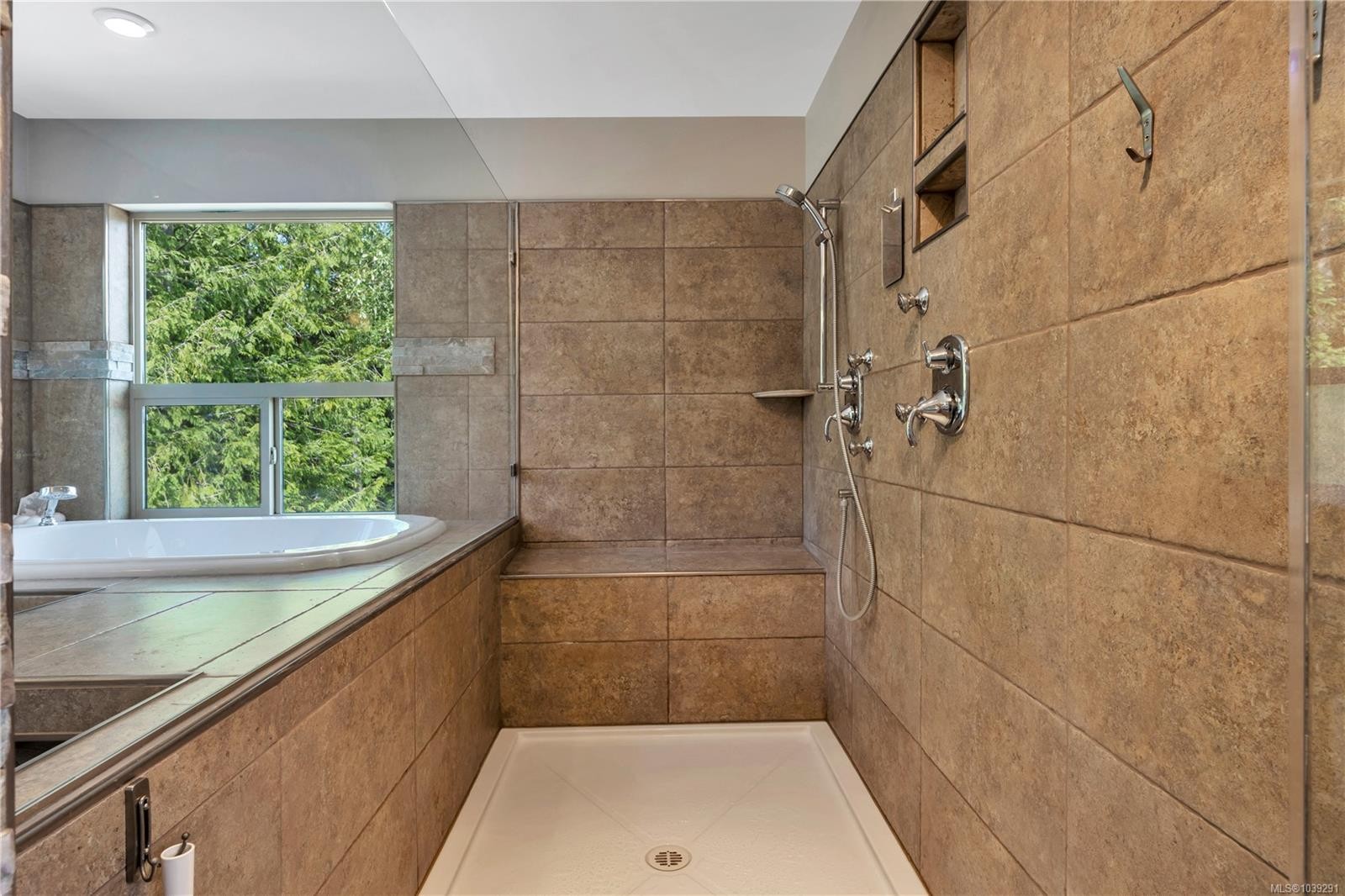 1680 Peligren Pl, Qualicum Beach, BC