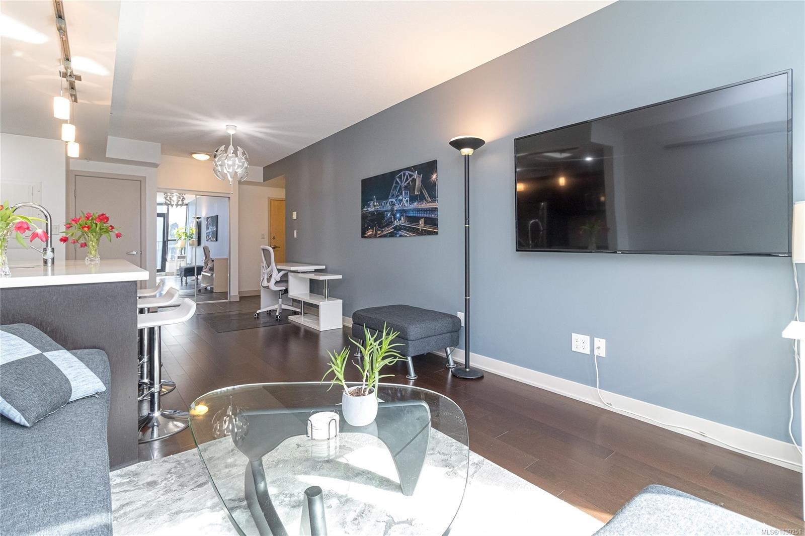 #204-760 Johnson St, Victoria, BC
