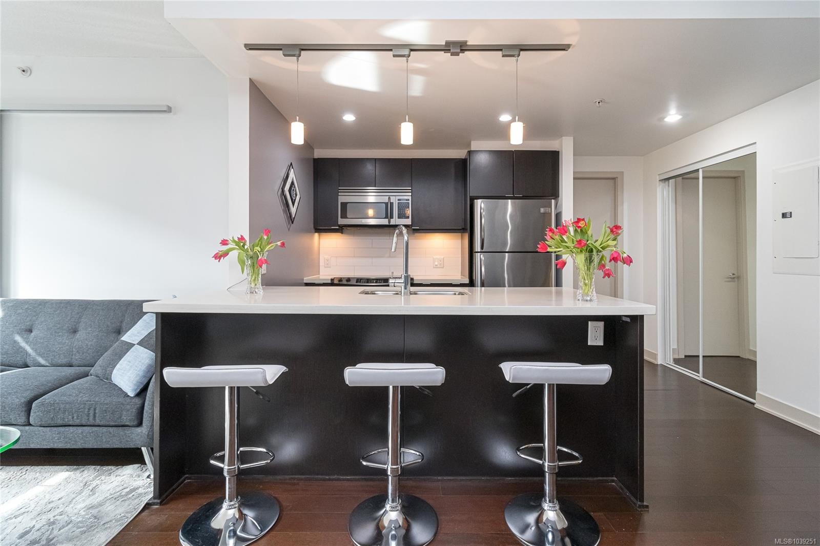#204-760 Johnson St, Victoria, BC