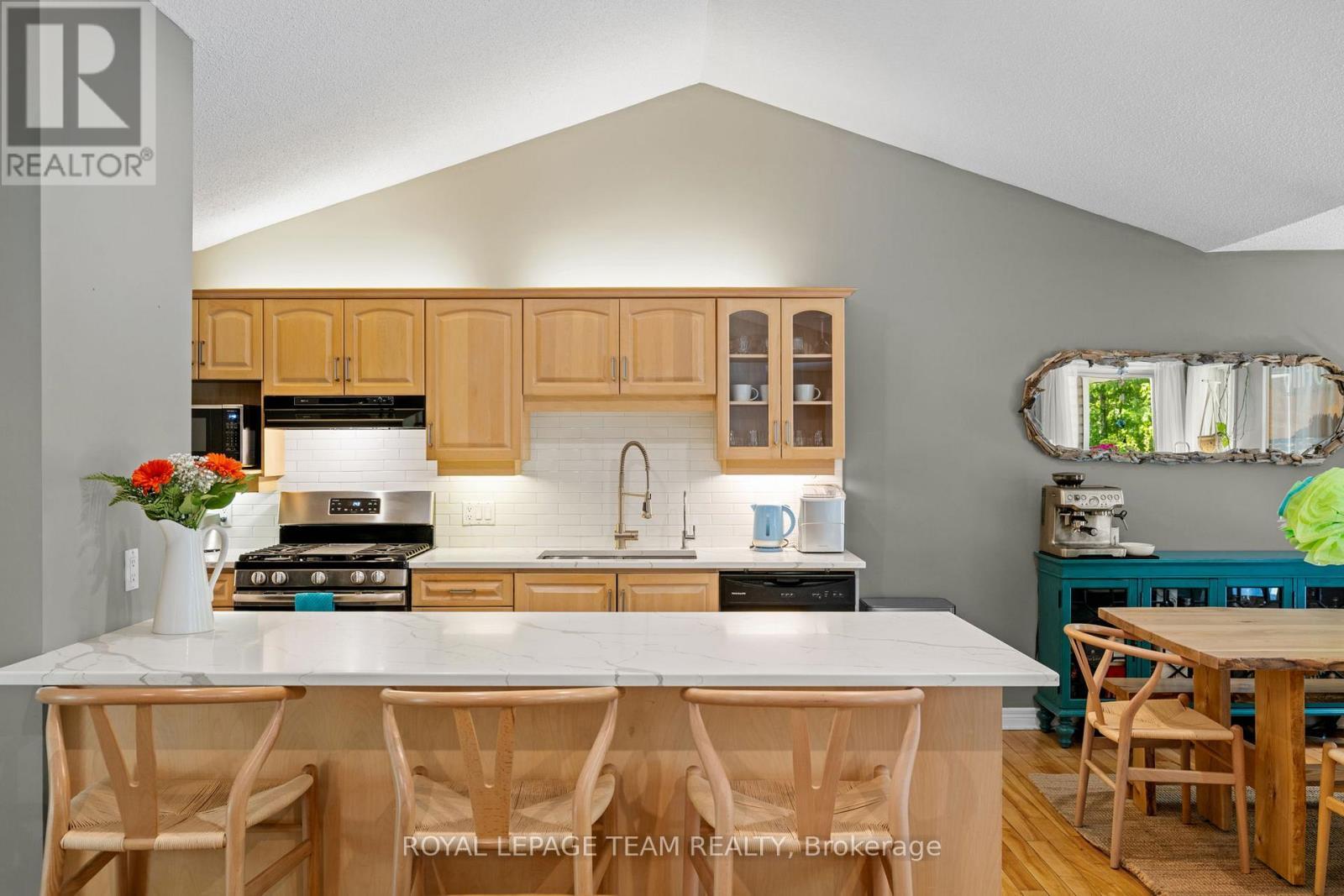 5040 Stonecrest Road, Ottawa, ON - Indoor Photo Showing Kitchen