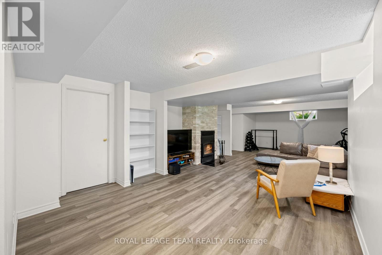 5040 Stonecrest Road, Ottawa, ON - Indoor