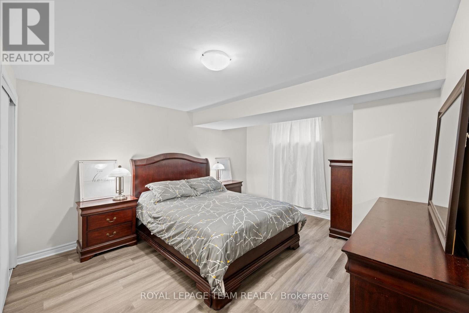 5040 Stonecrest Road, Ottawa, ON - Indoor Photo Showing Bedroom
