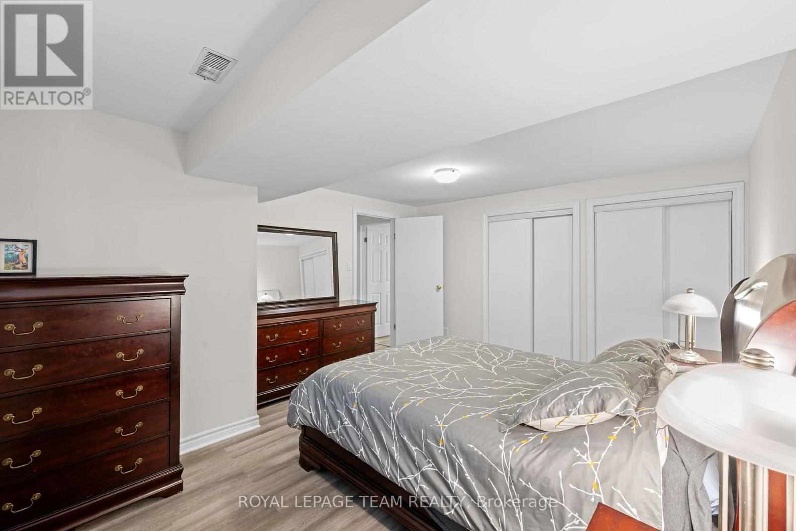 5040 Stonecrest Road, Ottawa, ON - Indoor Photo Showing Bedroom