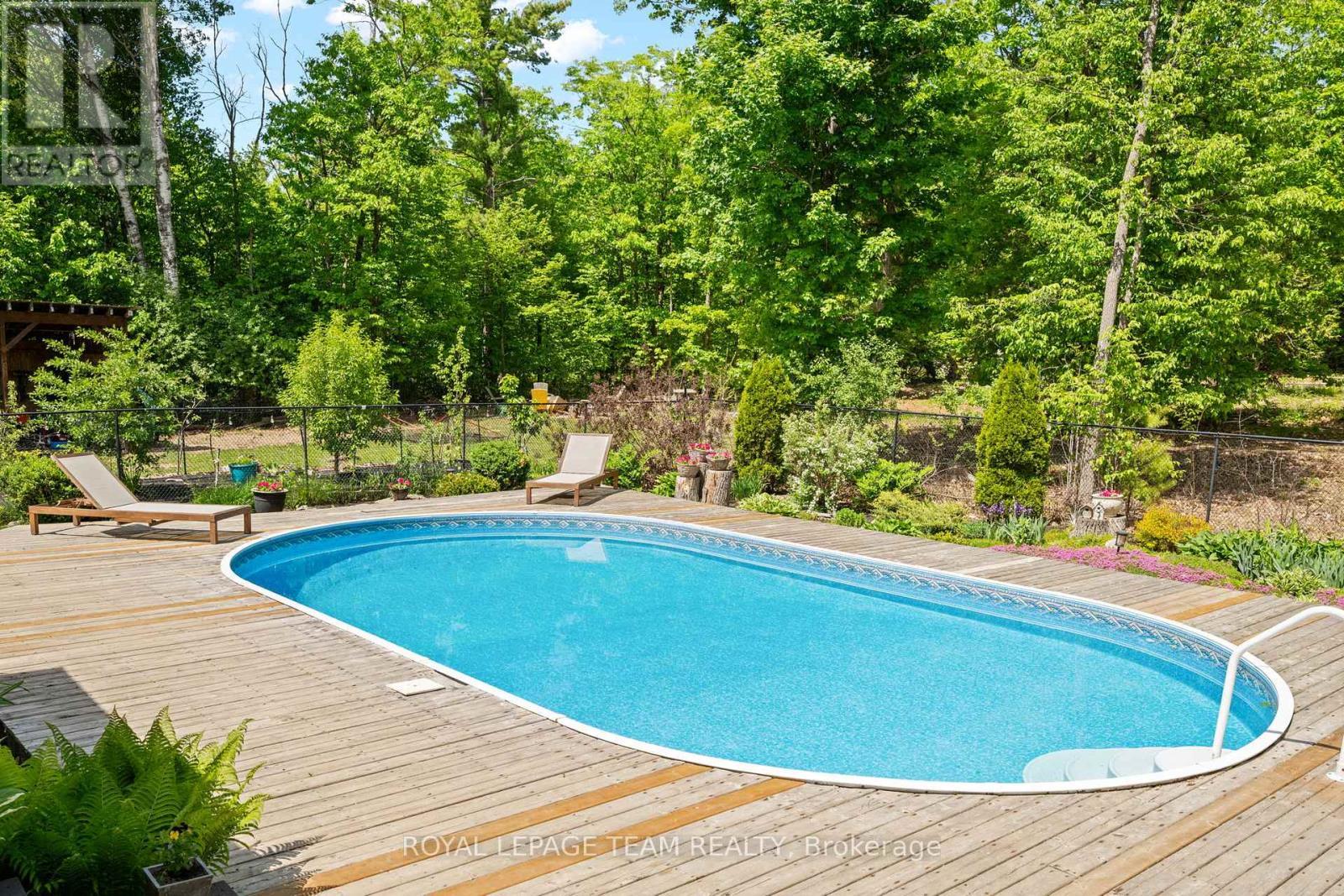 5040 Stonecrest Road, Ottawa, ON - Outdoor With Deck Patio Veranda With Backyard