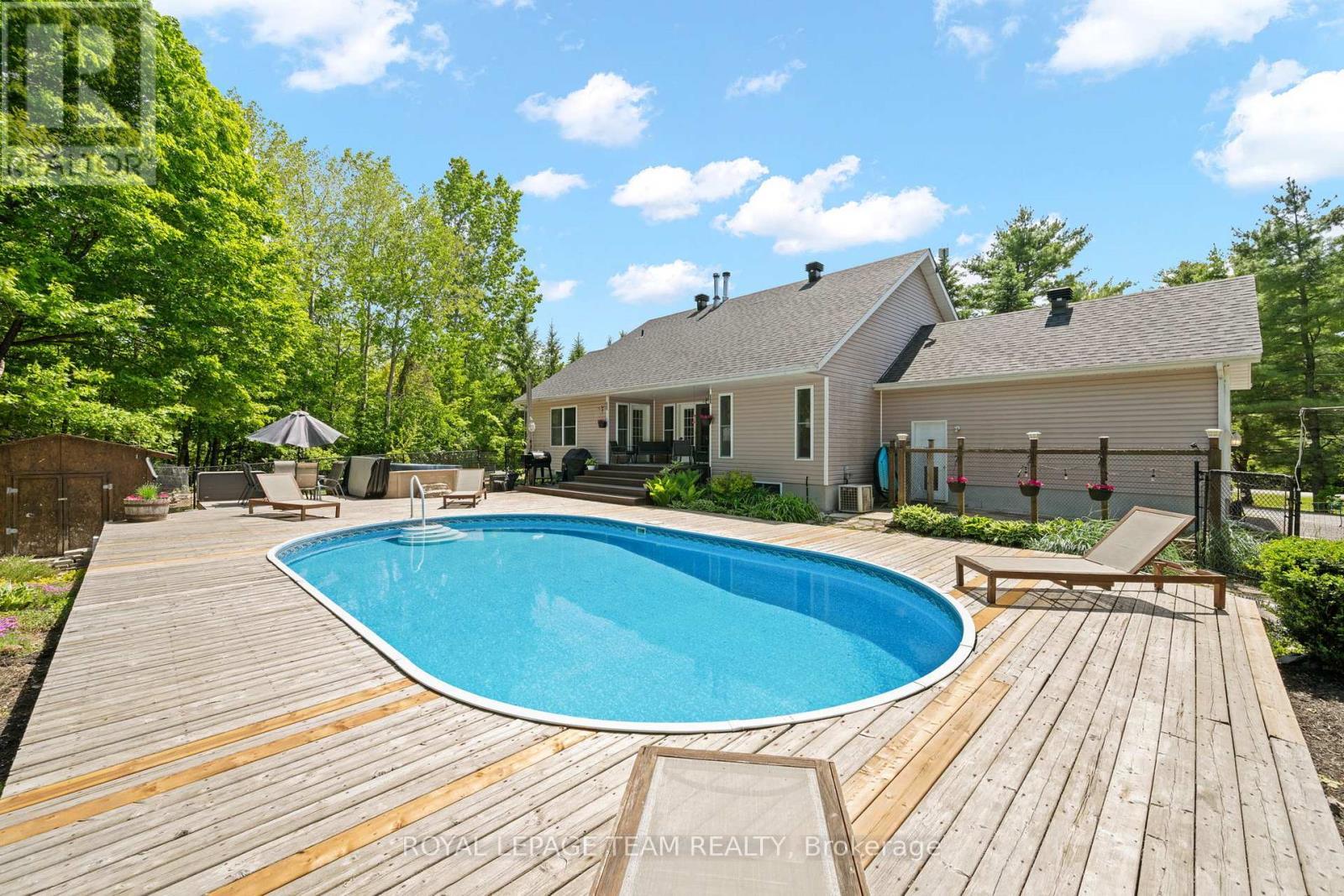 5040 Stonecrest Road, Ottawa, ON - Outdoor With Deck Patio Veranda With Backyard With Exterior