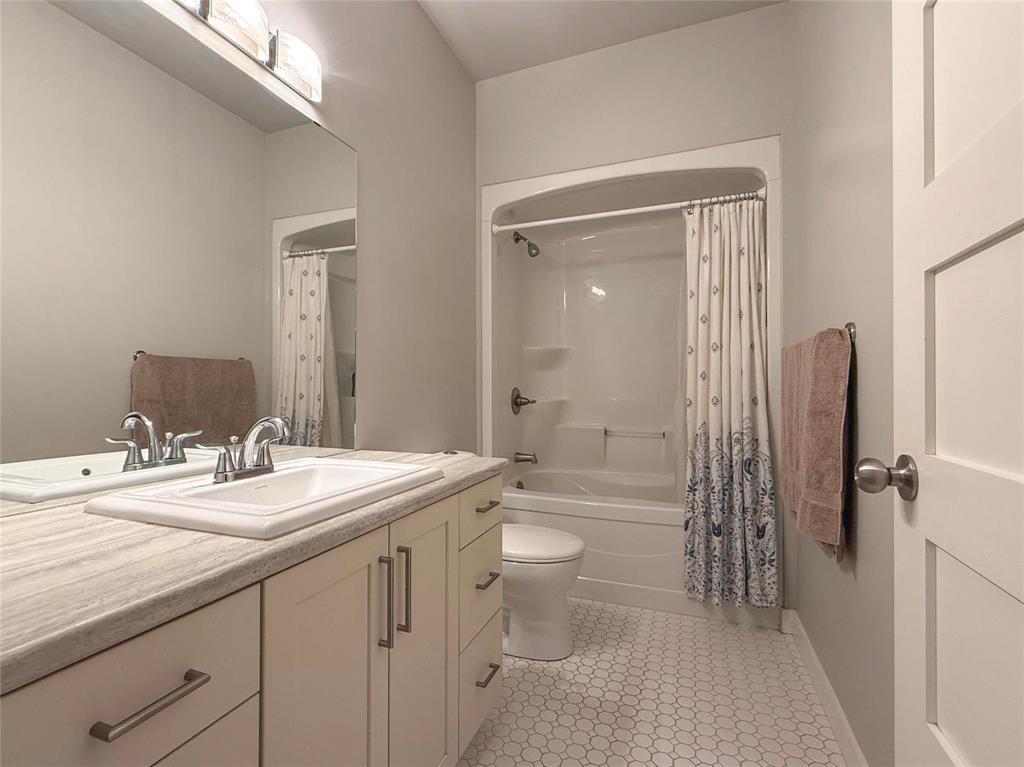 10 Maple Ridge Crescent, Brandon, MB - Indoor Photo Showing Bathroom