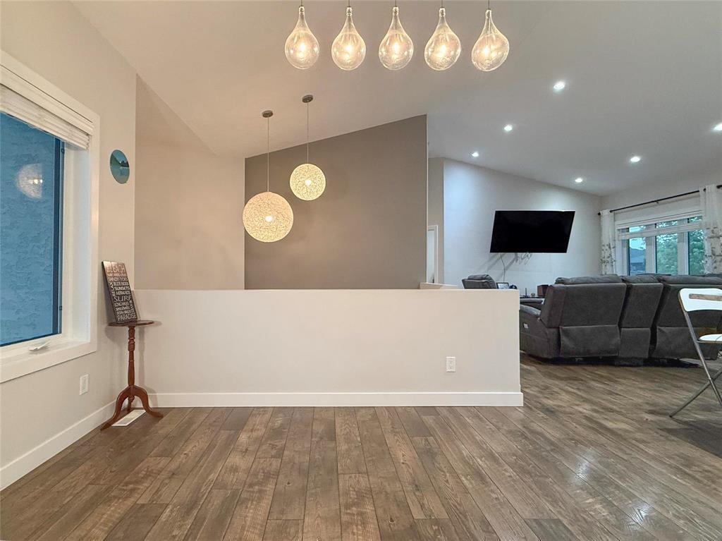 10 Maple Ridge Crescent, Brandon, MB - Indoor Photo Showing Other Room