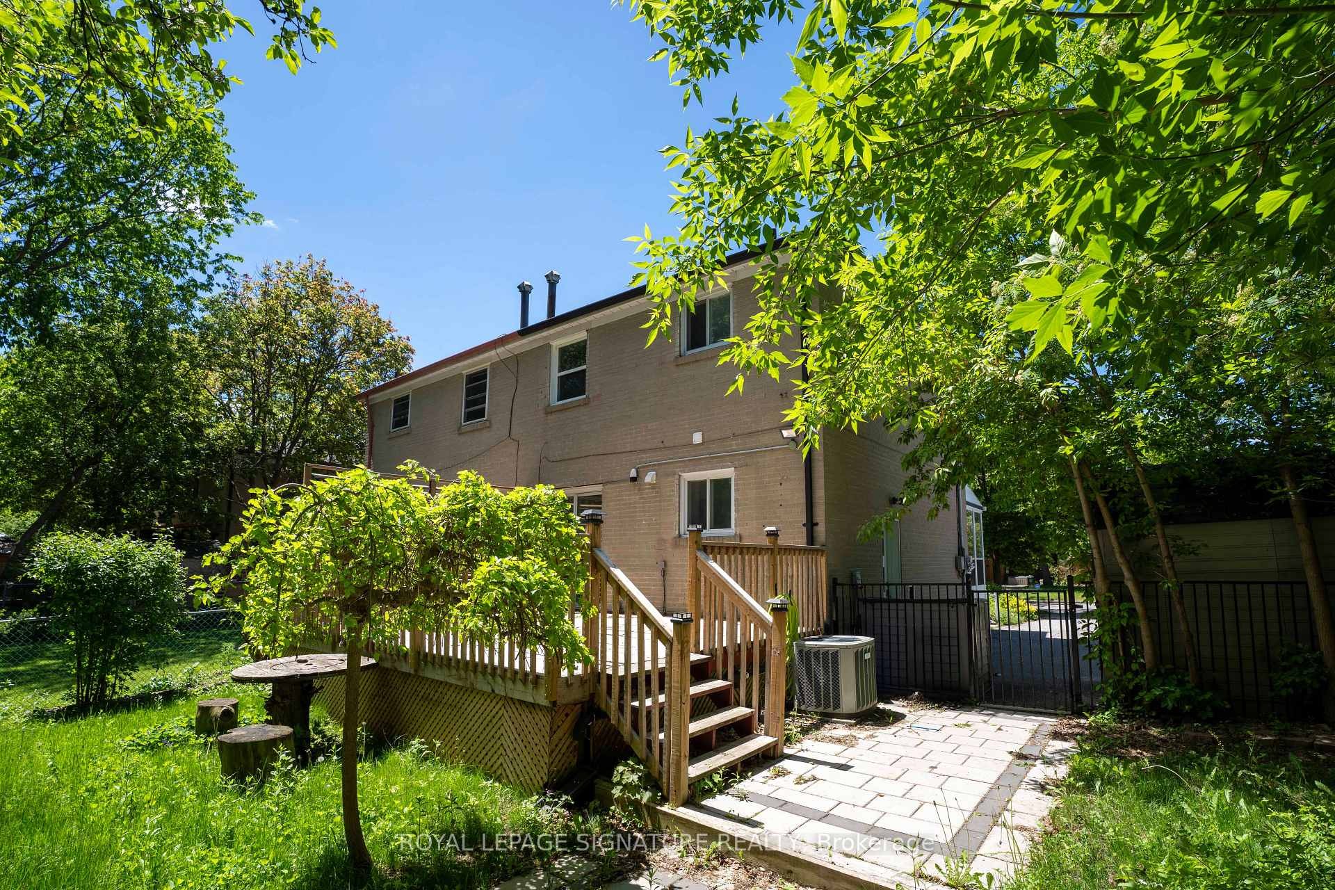 333 Neal Drive, Richmond Hill, ON