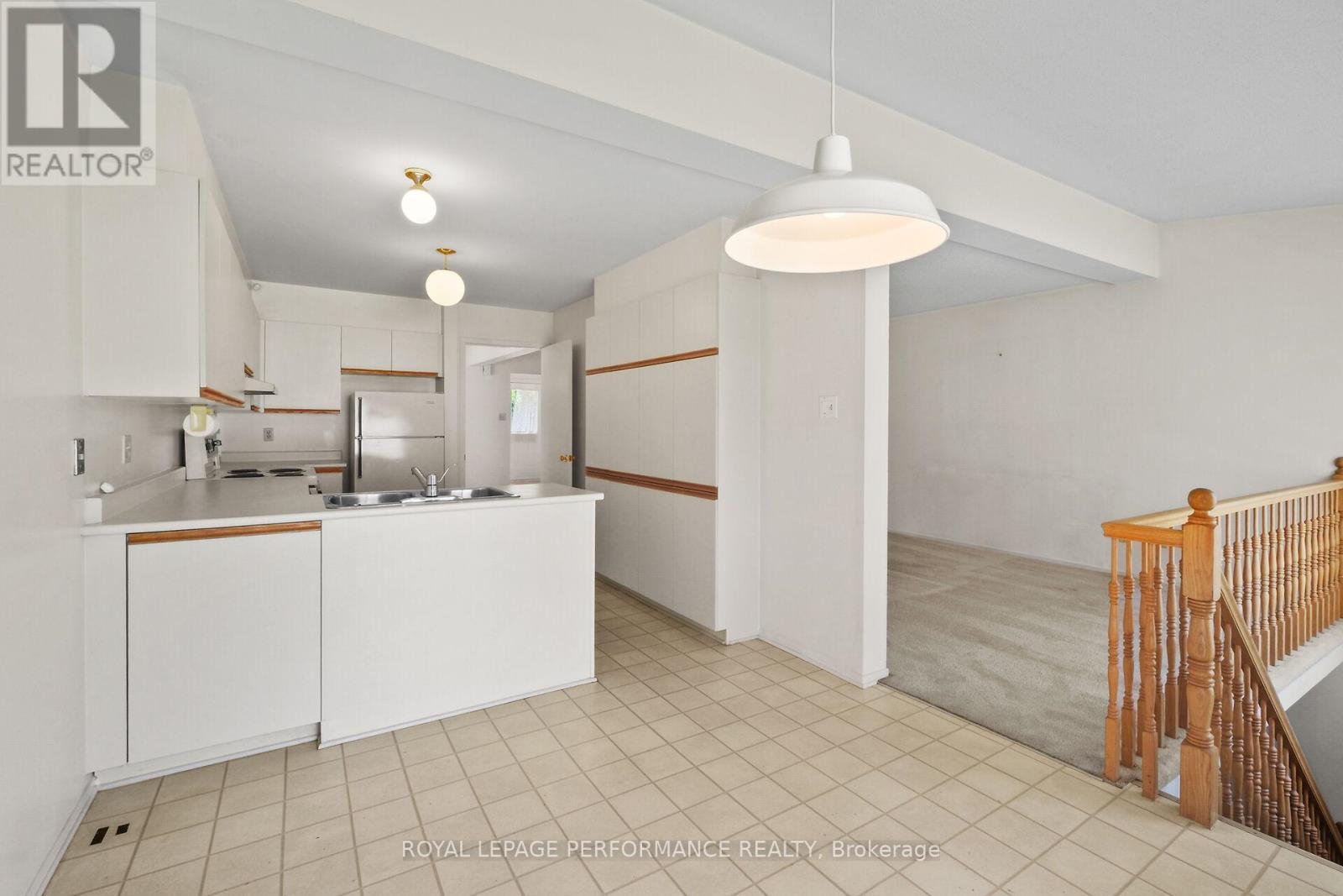 9 Saddle Crescent, Ottawa, ON