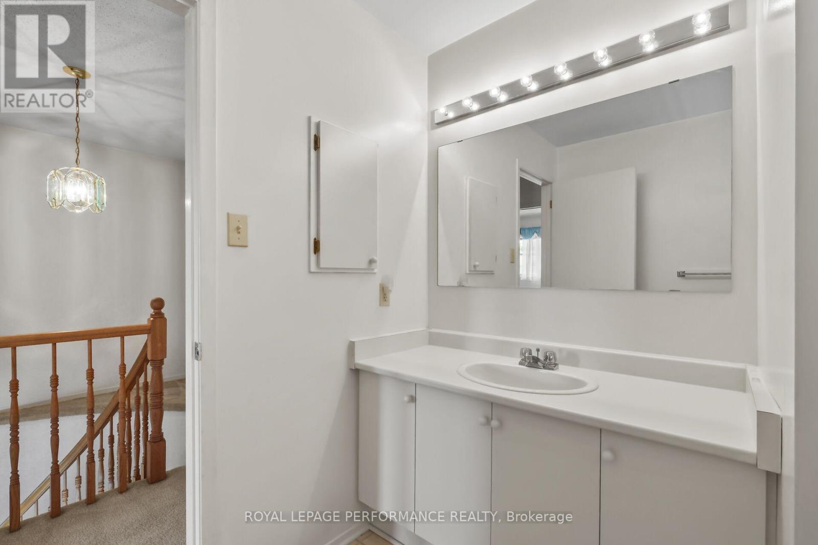 9 Saddle Crescent, Ottawa, ON