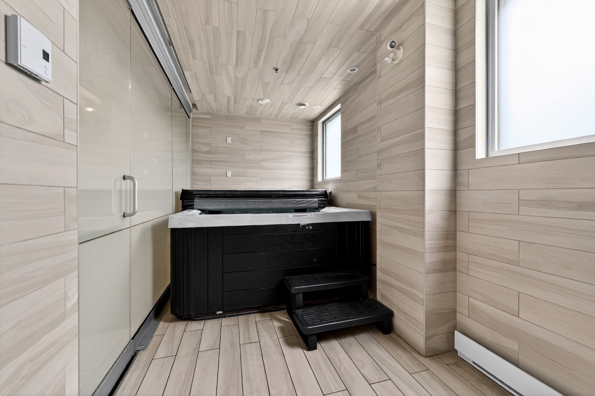 Spa - 145-3100 Rue Rachel E., Montréal (Rosemont/La Petite-Patrie), QC - Indoor