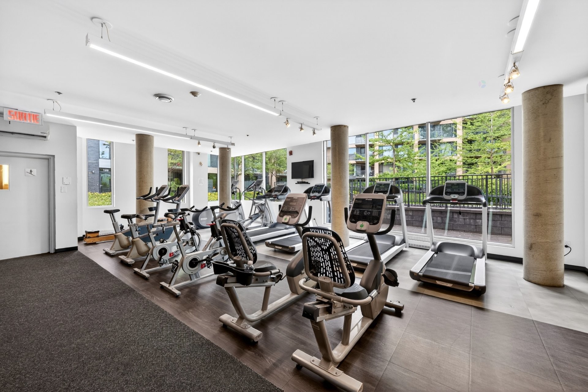 Salle d'exercice - 145-3100 Rue Rachel E., Montréal (Rosemont/La Petite-Patrie), QC - Indoor Photo Showing Gym Room