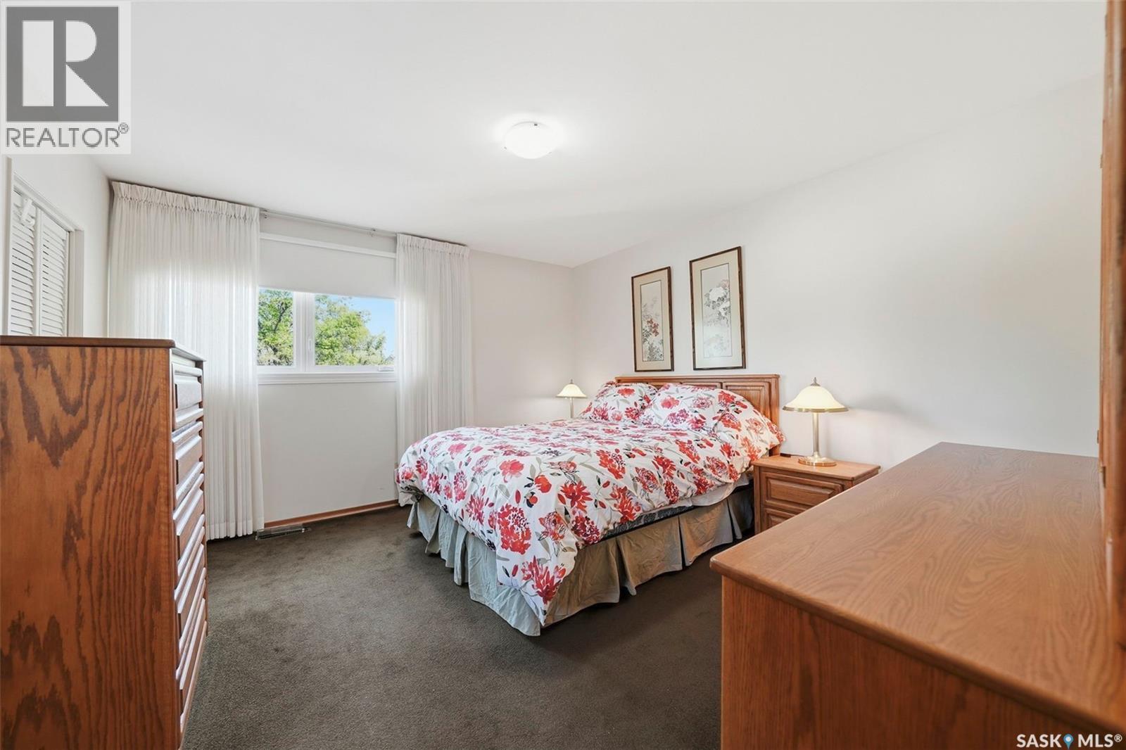 33 Sparling Crescent, Saskatoon, SK - Indoor Photo Showing Bedroom