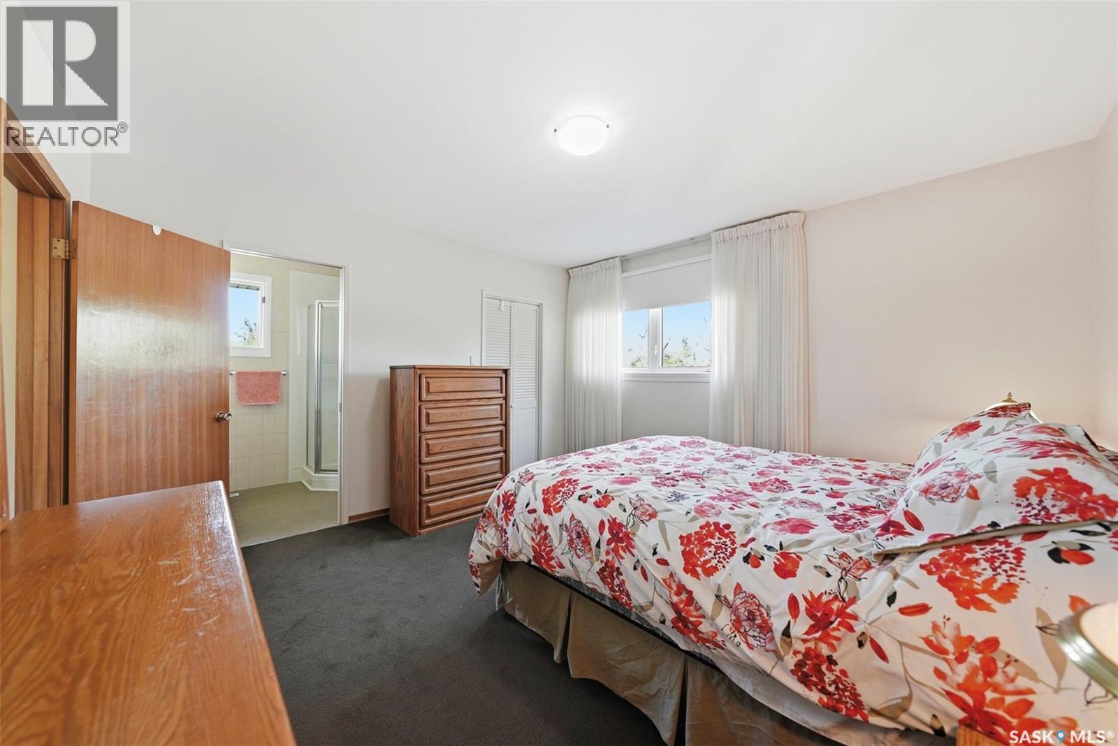 33 Sparling Crescent, Saskatoon, SK - Indoor Photo Showing Bedroom