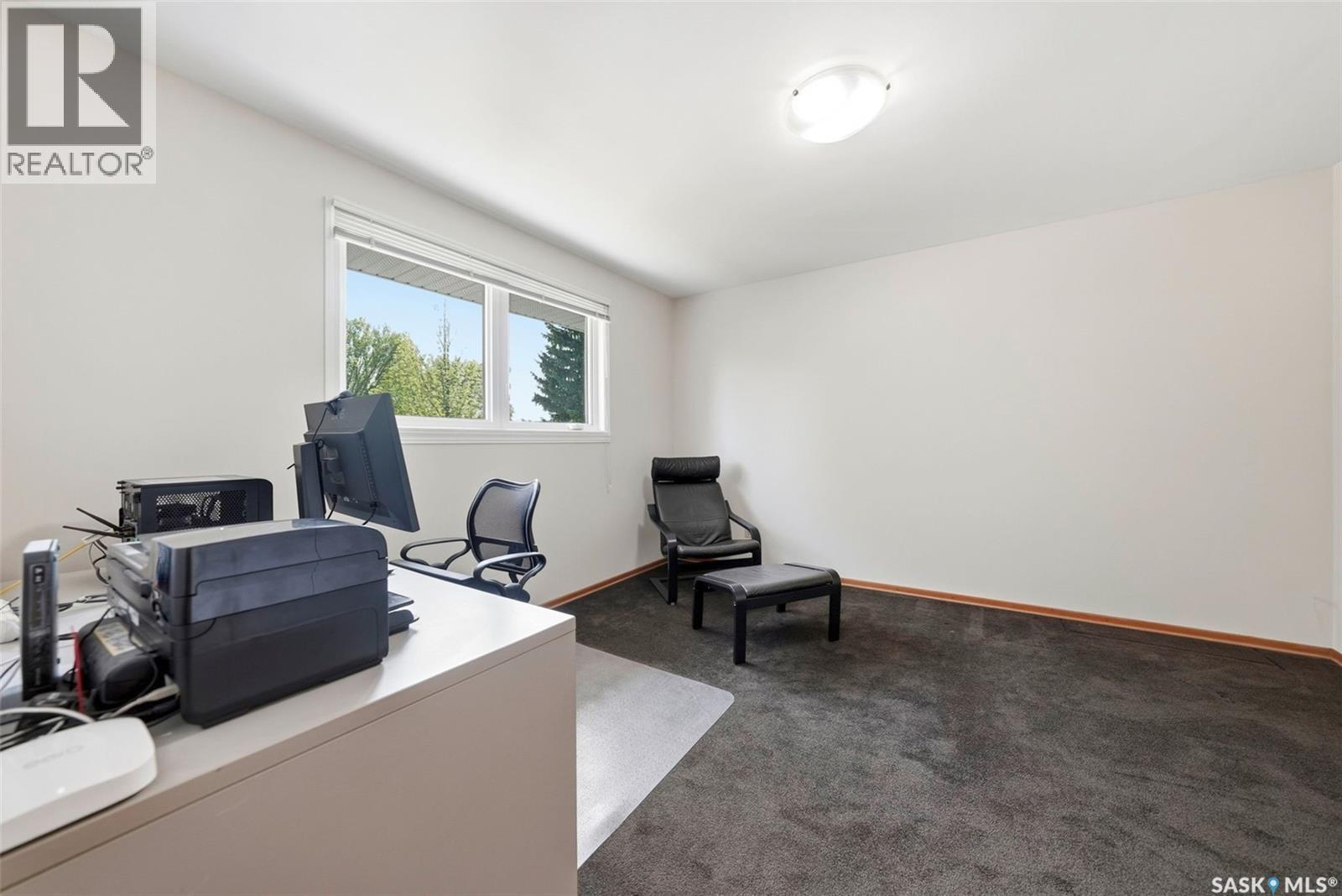 33 Sparling Crescent, Saskatoon, SK - Indoor Photo Showing Office