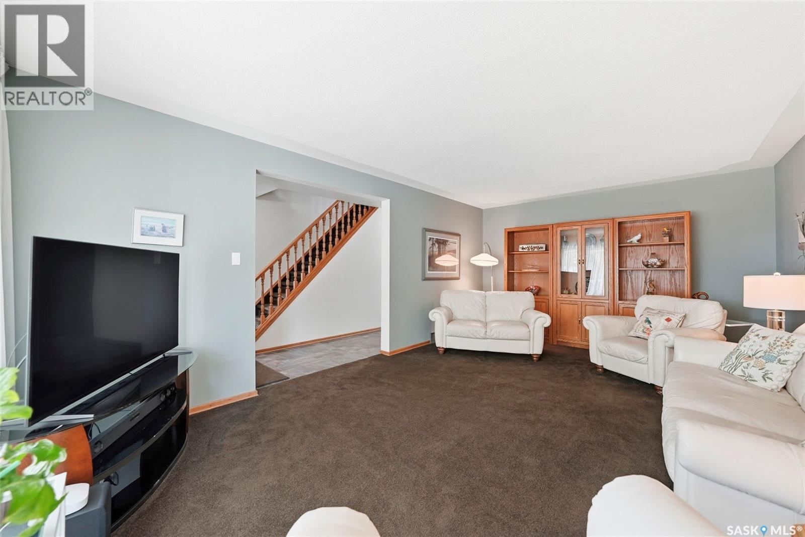 33 Sparling Crescent, Saskatoon, SK - Indoor Photo Showing Living Room