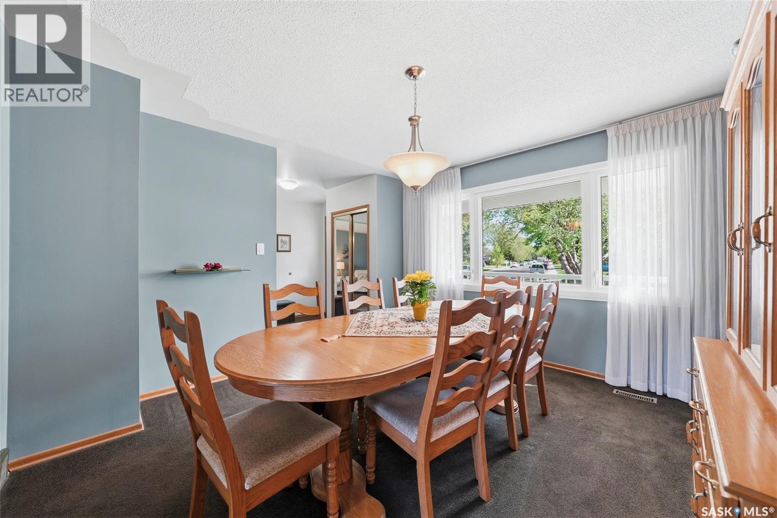 33 Sparling Crescent, Saskatoon, SK - Indoor Photo Showing Dining Room