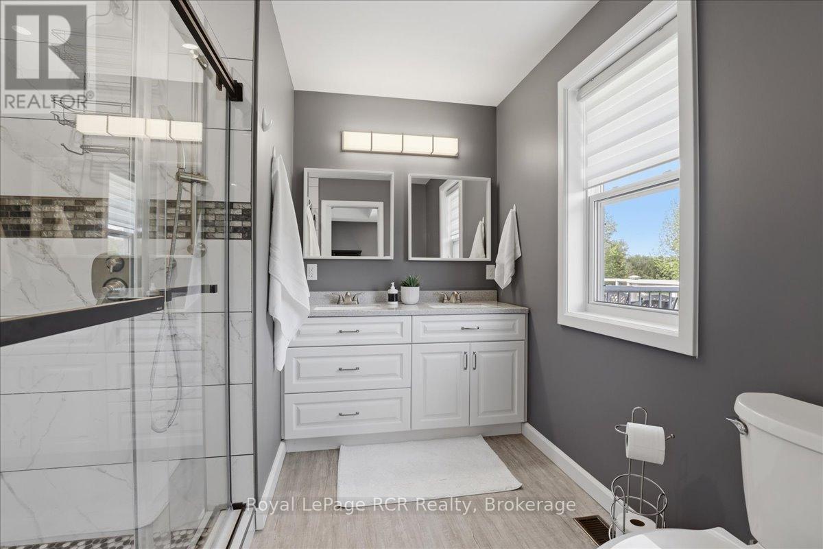 6442 Given Road, Minto, ON - Indoor Photo Showing Bathroom