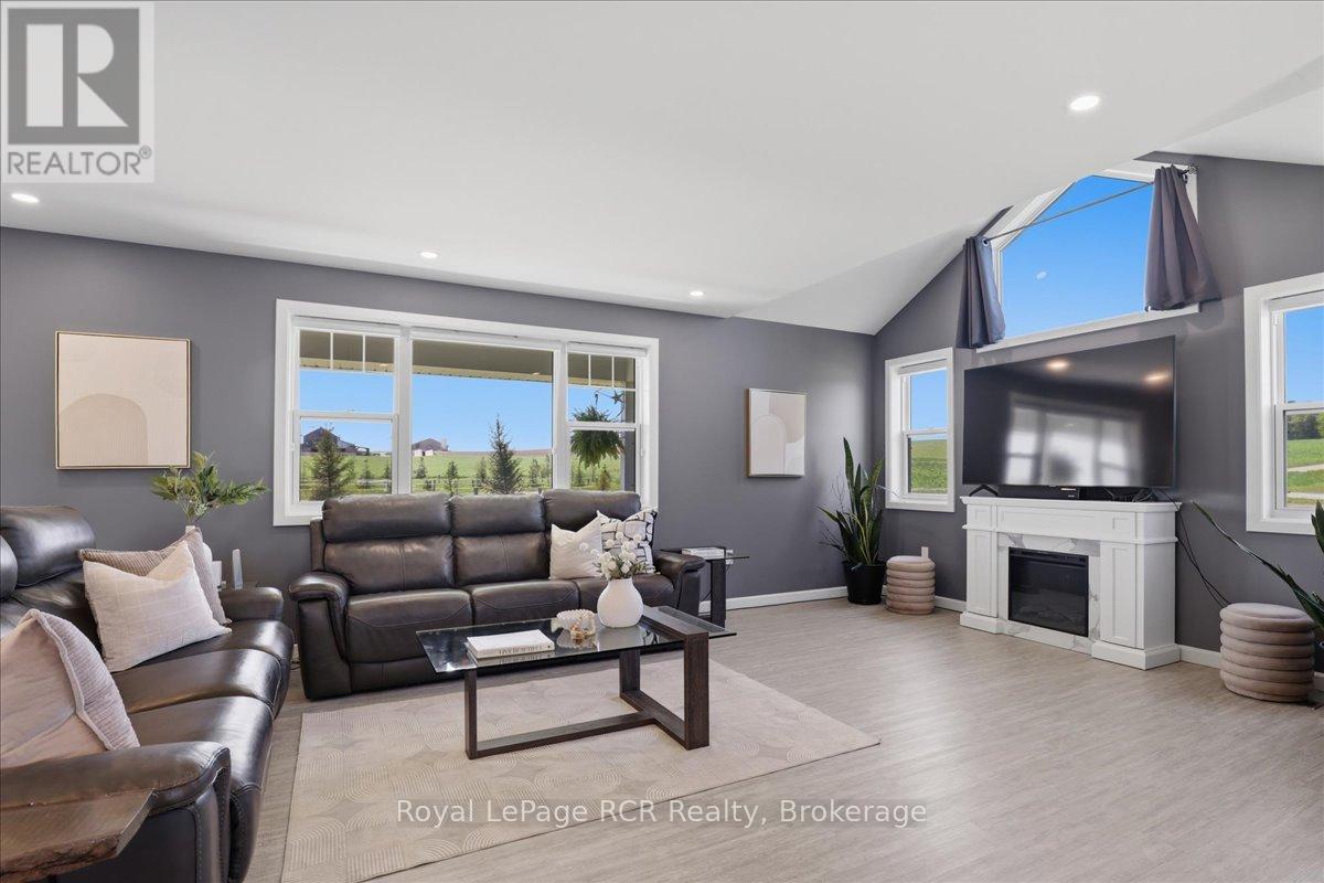 6442 Given Road, Minto, ON - Indoor Photo Showing Living Room