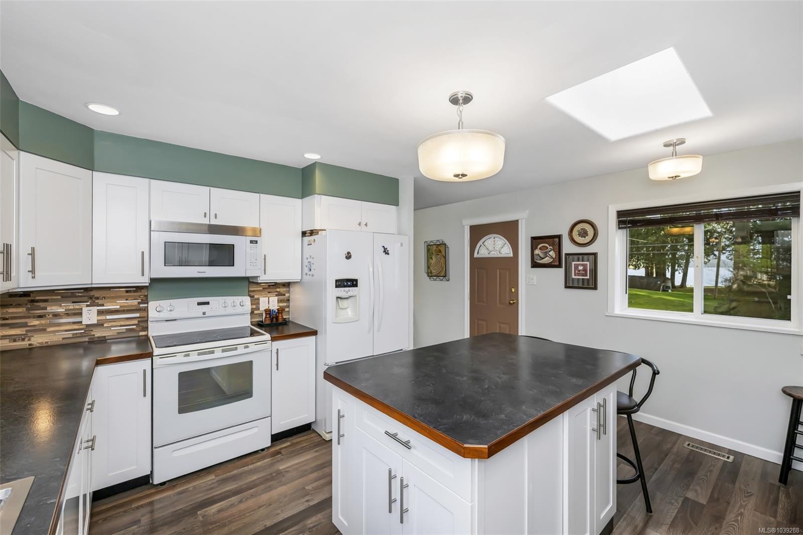 7220 Walton Rd, Honeymoon Bay, BC