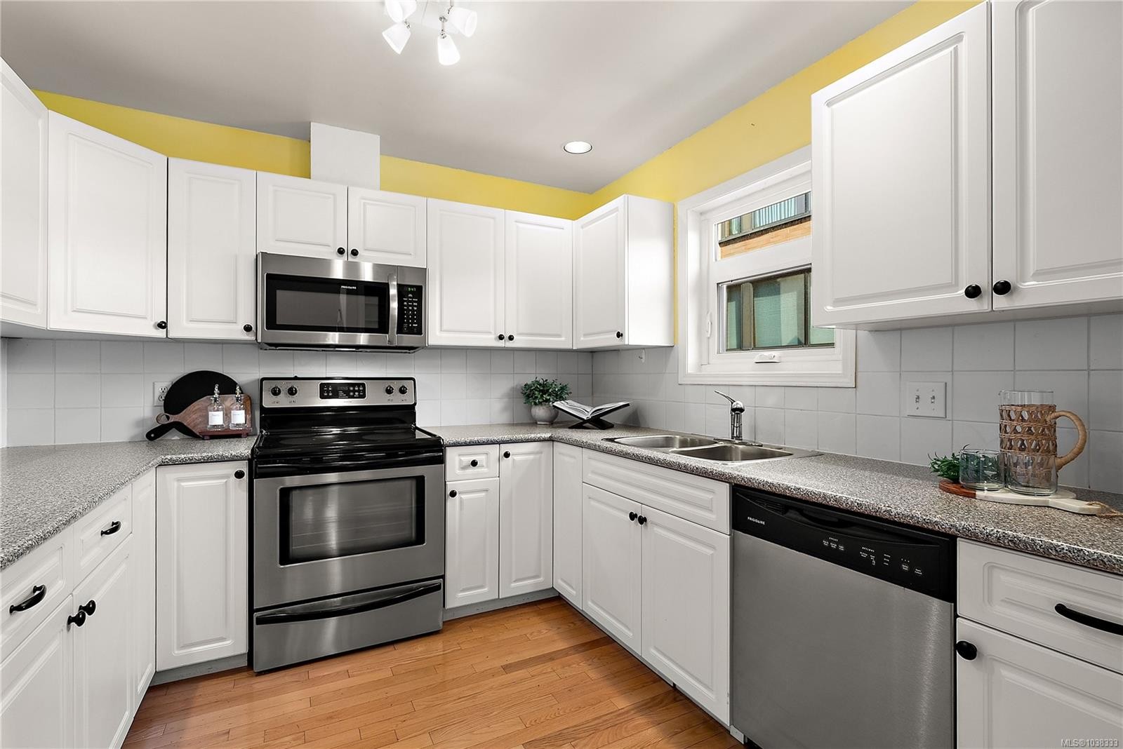 #4-108 Dallas Rd, Victoria, BC