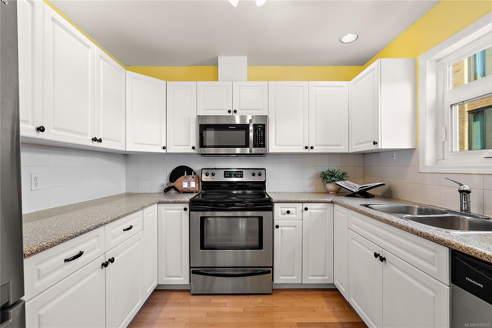 #4-108 Dallas Rd, Victoria, BC