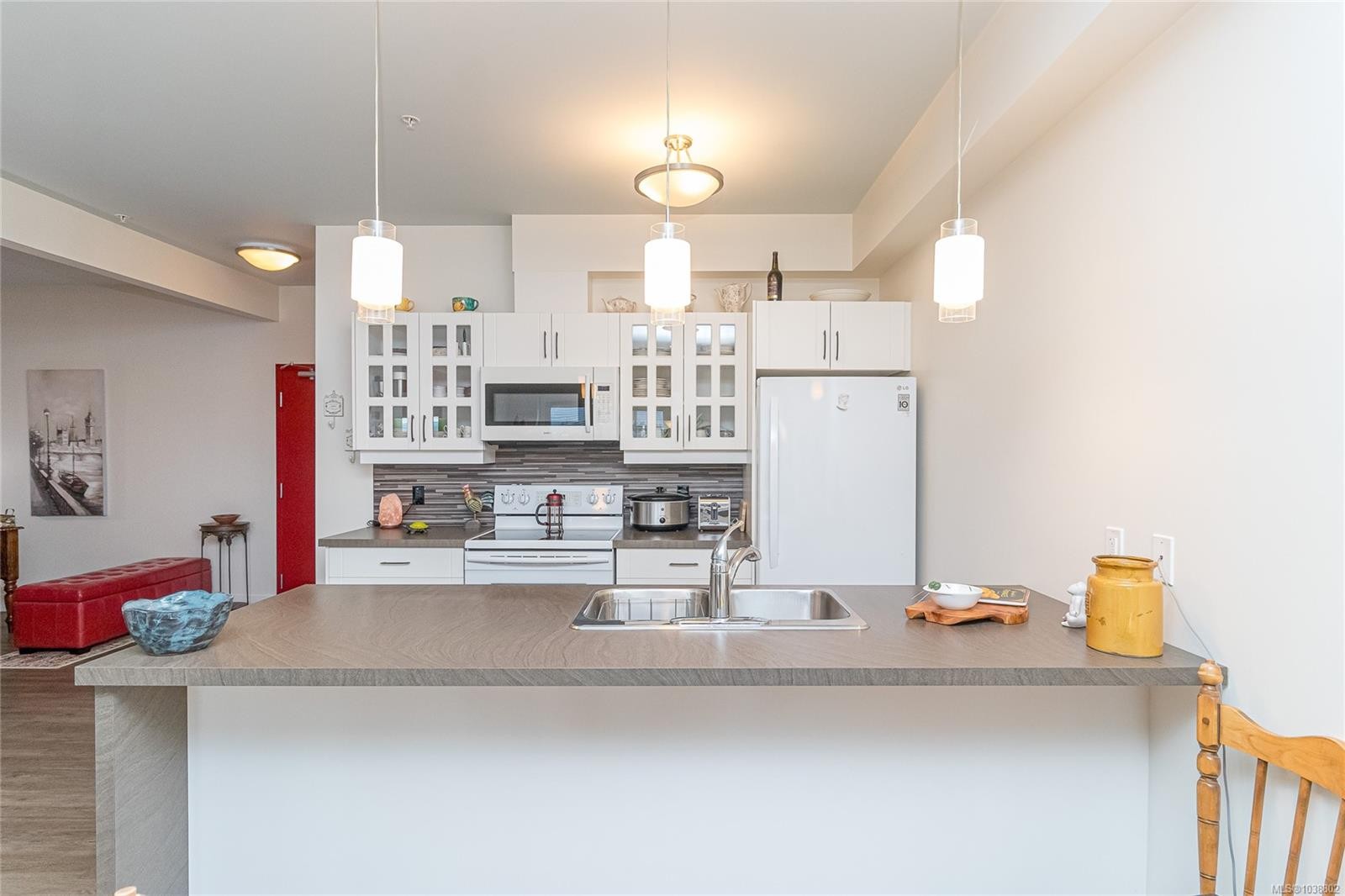 #303-5822 Garden St, Duncan, BC - Indoor Photo Showing Kitchen With Double Sink